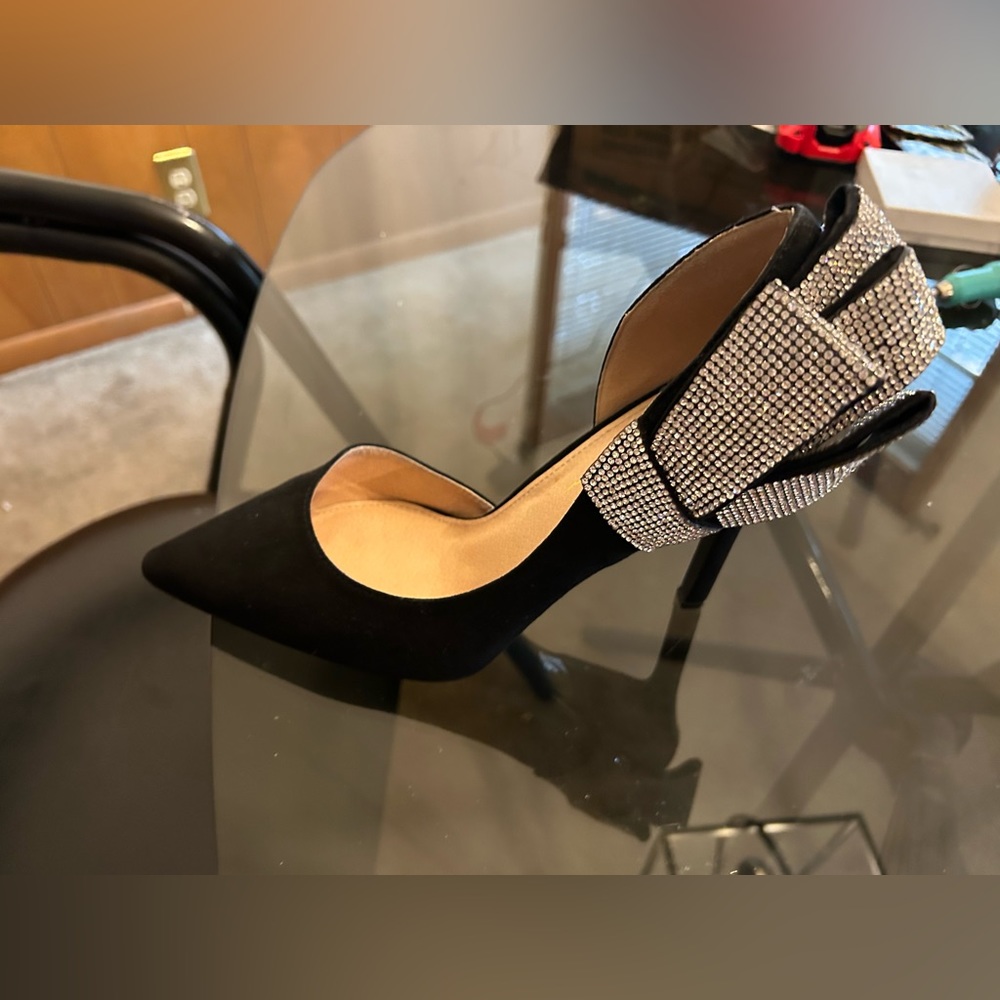 OLIVIA T- HEELS- BLACK (Size 10)